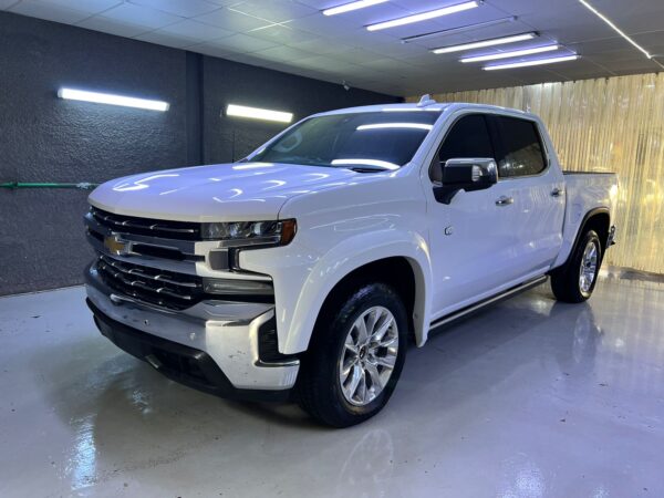 Chevrolet Silverado 2021 White